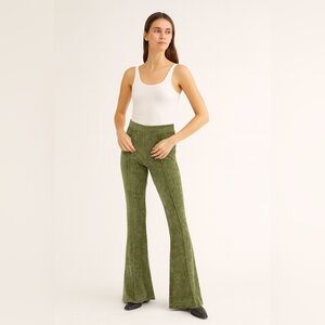 Love on a Hanger Green Velvet High Waisted Flare Boho Festival Pants Sz. L